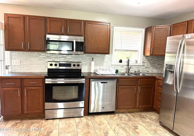 Photo 5 of Single family home for sale at 1646 Clover Rd, Long Pond, PA 18334 | MLS# PM-116267 | Listing updated on 2025-12-04