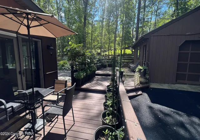 Photo 3 of Single family home for sale at 236 Regent St, Bushkill, PA 18324 | MLS# PM-116637 | Listing updated on 2025-06-29