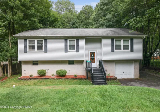 Homes for sale in Pocono Lake, PA | 108 Moccasin Trl, Pocono Lake, PA 18347 | MLS# PM-116843