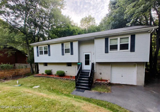 Homes for sale in Pocono Lake, PA | 108 Moccasin Trl, Pocono Lake, PA 18347 | MLS# PM-116843