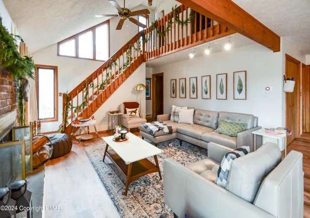 Photo 5 of Sale Pending at 208 Regent St, Bushkill, PA 18324 | MLS# PM-118383 | Listing updated on 2025-05-05