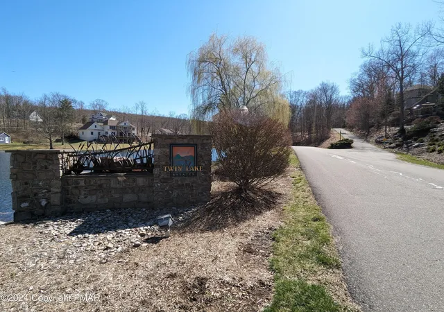 3rd image of 1010 N Fillmore St, East Stroudsburg, PA 18301 | MLS# PM-115011