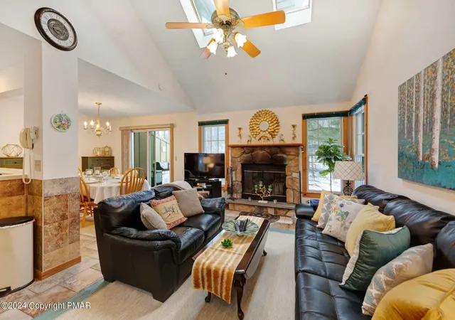 Photo 5 of Townhouse for sale at 482 Spruce Dr, Tannersville, PA 18372 | MLS# PM-116705 | Listing updated on 2025-12-02