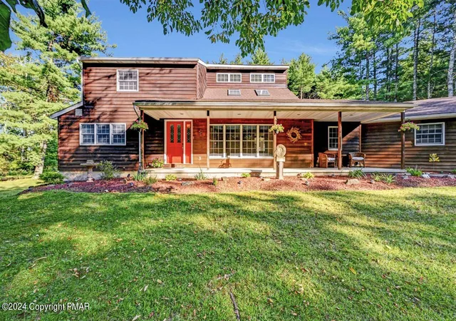 Photo 3 of Single family home for sale at 331 Mount Nebo Rd, East Stroudsburg, PA 18302 | MLS# PM-118837 | Listing updated on 2025-10-29