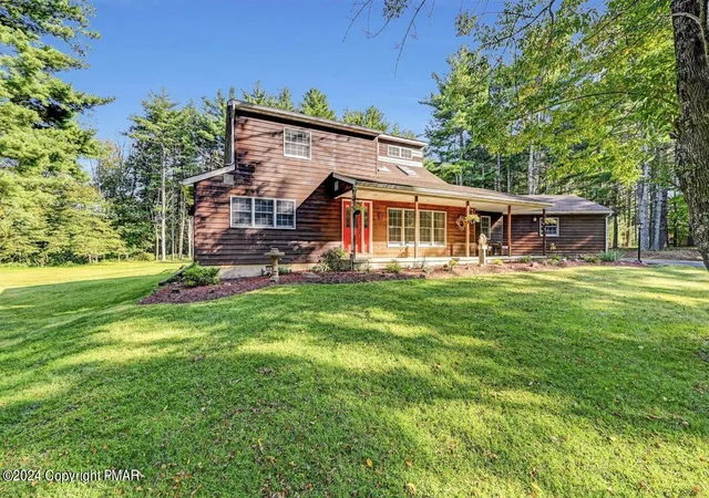 Photo 4 of Single family home for sale at 331 Mount Nebo Rd, East Stroudsburg, PA 18302 | MLS# PM-118837 | Listing updated on 2025-10-29