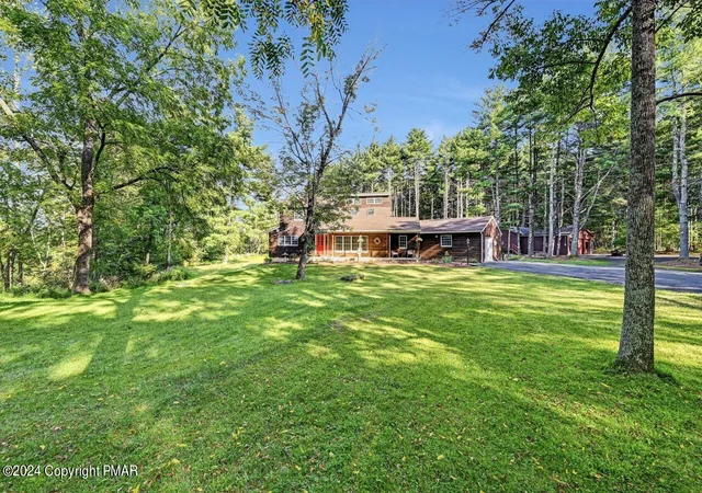 Photo 5 of Single family home for sale at 331 Mount Nebo Rd, East Stroudsburg, PA 18302 | MLS# PM-118837 | Listing updated on 2025-10-29