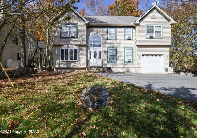 Photo 1 of Single family home for sale at 638 Country Pl Dr, Tobyhanna, PA 18466 | MLS# PM-119588 | Listing updated on 2025-10-01