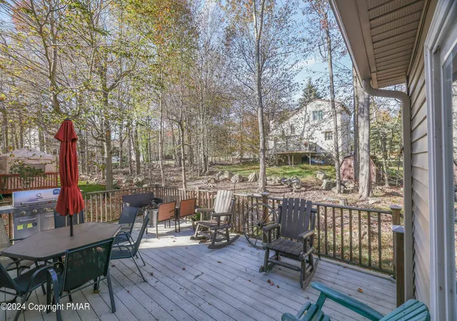 Photo 5 of Single family home for sale at 638 Country Pl Dr, Tobyhanna, PA 18466 | MLS# PM-119588 | Listing updated on 2025-10-01