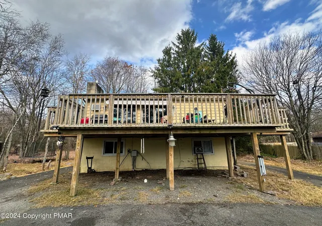 Homes for sale in Blakeslee, PA | 147 Buck Hill Rd, Blakeslee, PA 18610 | MLS# PM-120038