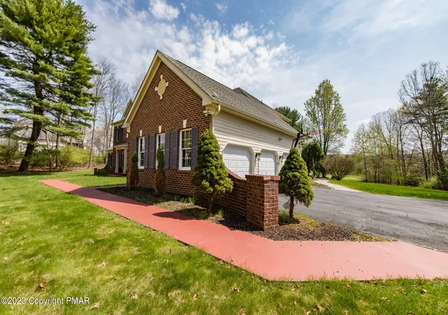 Photo 3 of Single family home for sale at 353 Great Bear Way Rd, East Stroudsburg, PA 18302 | MLS# PM-120490 | Listing updated on 2026-09-22