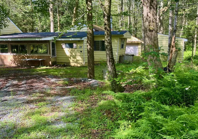 Photo 2 of Manufactured home for sale at 20 Yellow Feather Path, Gouldsboro, PA 18424 | MLS# PM-120954 | Listing updated on 2025-11-05