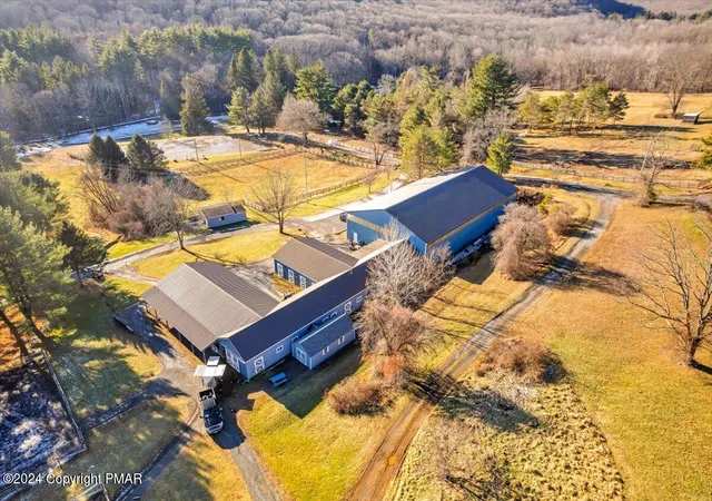 Photo 2 of Single family home for sale at 122 Barn Swallow Ln, Cresco, PA 18326 | MLS# PM-120984 | Listing updated on 2025-10-09