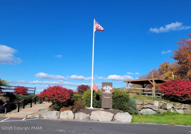 Homes for sale in Gouldsboro, PA | 2702 Eagles View Dr, Gouldsboro, PA 18424 | MLS# PM-121719