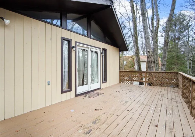 Homes for sale in Tobyhanna, PA | 8062 Red Squirrel Dr, Tobyhanna, PA 18466 | MLS# PM-121887