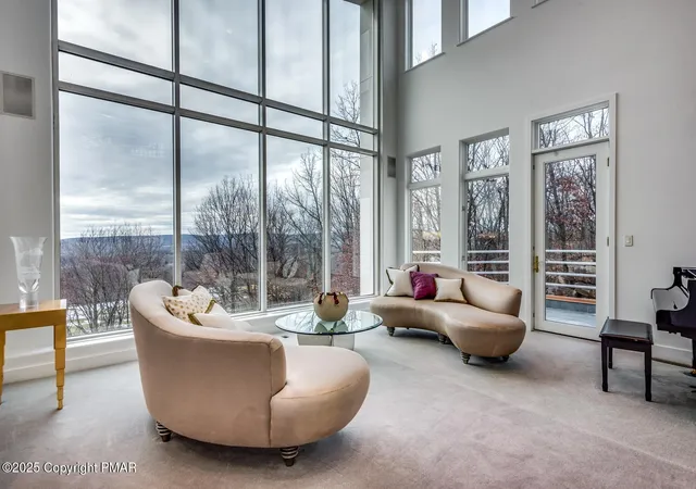 Photo 5 of Single Family Residence at 110 Glenmaura Dr, Moosic, PA 18507 | MLS# PM-121978 | | Sold on 2026-06-15
