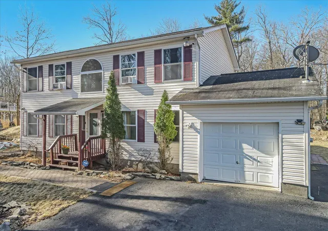 Photo 2 of Single family home for sale at 309 Casper Rd, East Stroudsburg, PA 18302 | MLS# PM-122243 | Listing updated on 2025-09-18