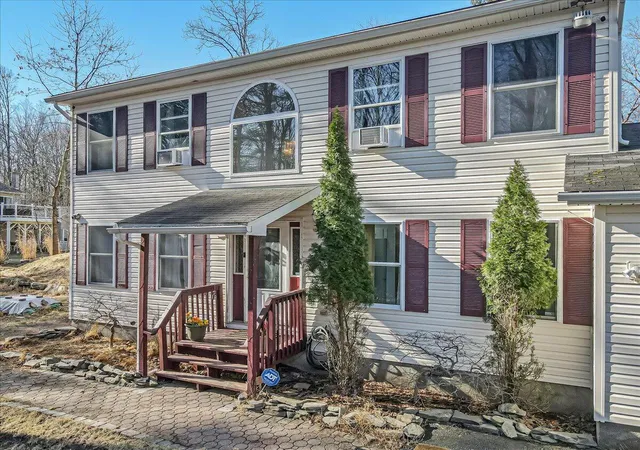 Photo 3 of Single family home for sale at 309 Casper Rd, East Stroudsburg, PA 18302 | MLS# PM-122243 | Listing updated on 2025-09-18