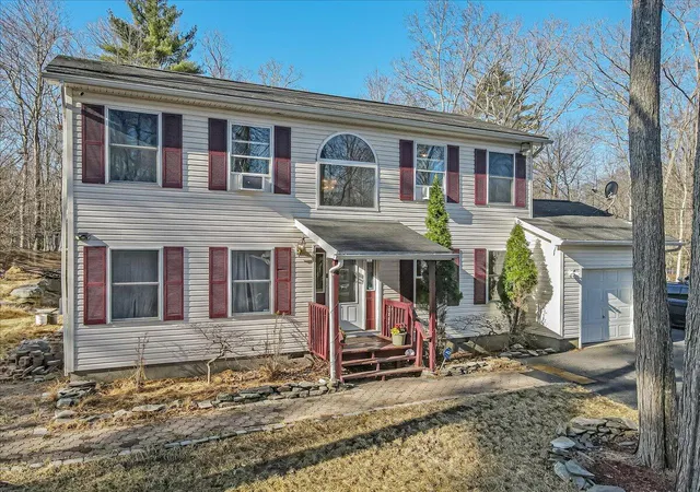 Photo 3 of Single family home for sale at 309 Casper Rd, East Stroudsburg, PA 18302 | MLS# PM-122243 | Listing updated on 2025-09-18