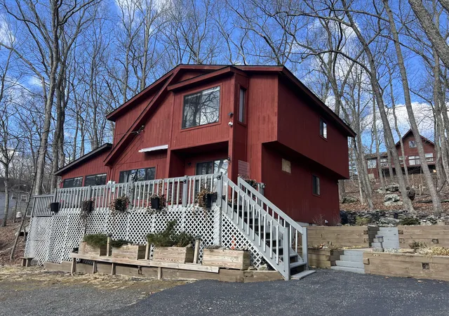 Photo 1 of Single family home for sale at 1057 Porter Dr, Bushkill, PA 18324 | MLS# PM-130183 | Listing updated on 2025-11-04