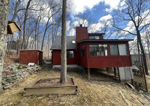 Photo 2 of Single family home for sale at 1057 Porter Dr, Bushkill, PA 18324 | MLS# PM-130183 | Listing updated on 2025-11-04