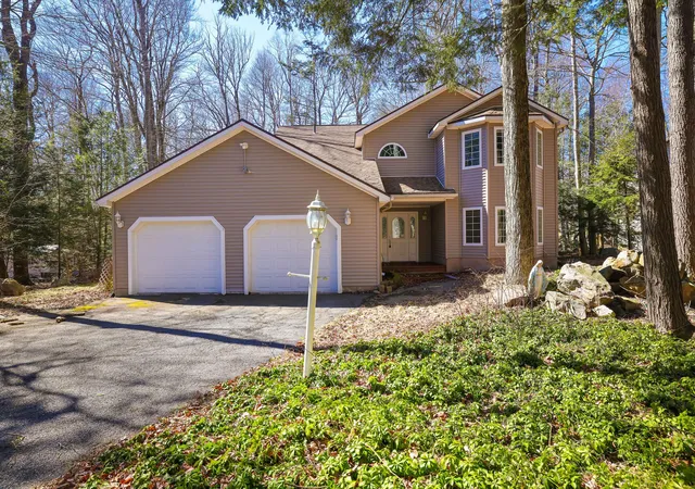 Photo 2 of Single family home for sale at 2532 Country Club Dr, Tobyhanna, PA 18466 | MLS# PM-130591 | Listing updated on 2025-12-04