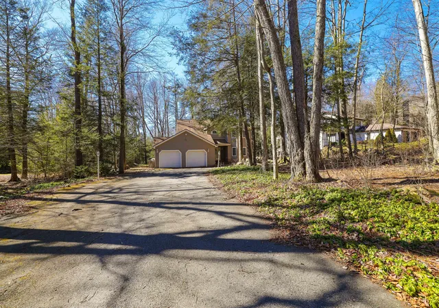 Photo 3 of Single family home for sale at 2532 Country Club Dr, Tobyhanna, PA 18466 | MLS# PM-130591 | Listing updated on 2025-12-04