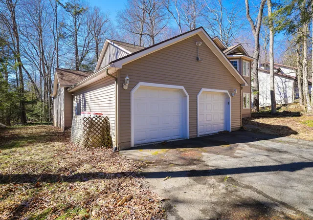 Photo 4 of Single family home for sale at 2532 Country Club Dr, Tobyhanna, PA 18466 | MLS# PM-130591 | Listing updated on 2025-12-04