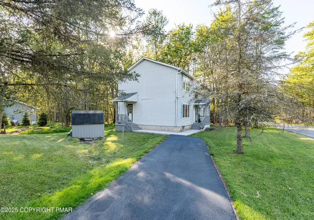 Photo 4 of Single family home for sale at 1102 Lehigh Cir, Tobyhanna, PA 18466 | MLS# PM-130887 | Listing updated on 2025-08-29