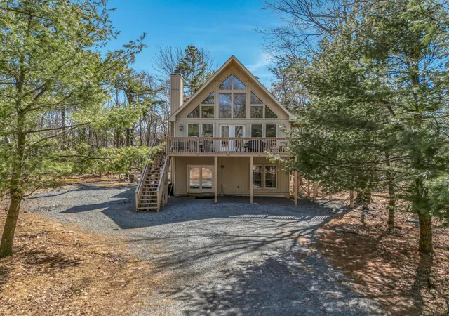 Photo 2 of Single family home for sale at 75 Pineknoll Dr, Lake Harmony, PA 18624 | MLS# PM-130692 | Listing updated on 2025-09-19
