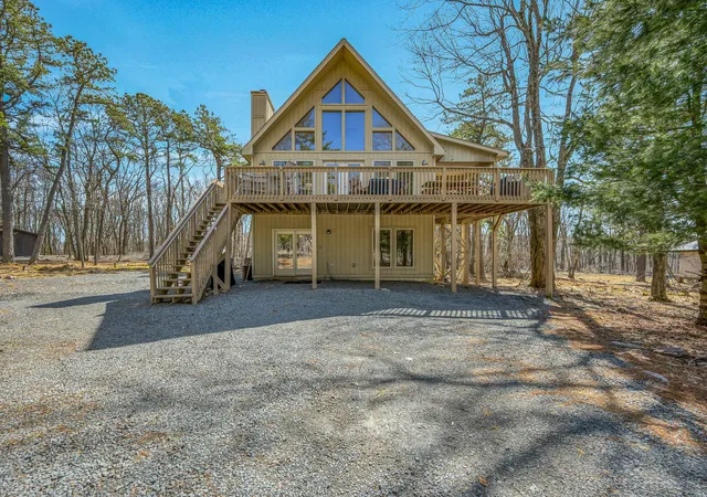 Photo 3 of Single family home for sale at 75 Pineknoll Dr, Lake Harmony, PA 18624 | MLS# PM-130692 | Listing updated on 2025-09-19