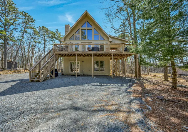 Photo 3 of Single family home for sale at 75 Pineknoll Dr, Lake Harmony, PA 18624 | MLS# PM-130692 | Listing updated on 2025-09-19