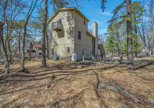 Photo 4 of Single family home for sale at 75 Pineknoll Dr, Lake Harmony, PA 18624 | MLS# PM-130692 | Listing updated on 2025-09-19
