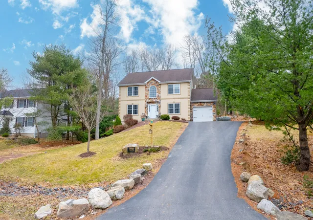 Photo 3 of Single family home for sale at 104 Wolf Hollow Rd, Lake Harmony, PA 18624 | MLS# PM-130824 | Listing updated on 2025-09-21
