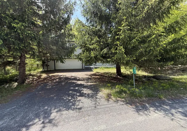Photo 2 of Single family home for sale at 263 Canterbury Rd, Bushkill, PA 18324 | MLS# PM-131523 | Listing updated on 2025-10-24