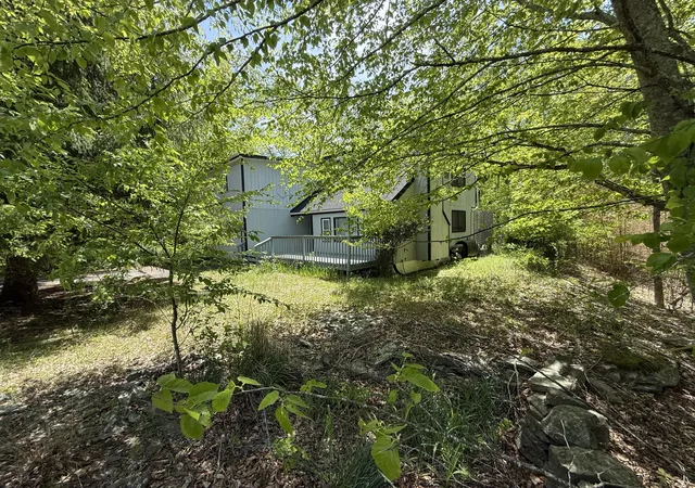 Photo 3 of Single family home for sale at 263 Canterbury Rd, Bushkill, PA 18324 | MLS# PM-131523 | Listing updated on 2025-10-24