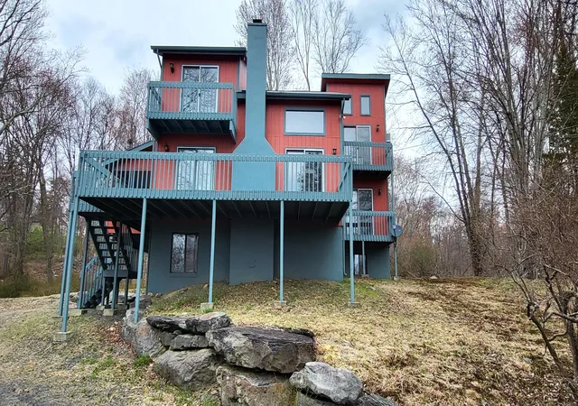 Photo 1 of Single family home for sale at 1142 Yorkshire Ln, Bushkill, PA 18324 | MLS# PM-131218 | Listing updated on 2025-05-24