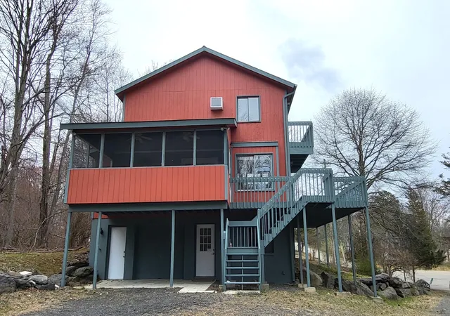 Photo 2 of Single family home for sale at 1142 Yorkshire Ln, Bushkill, PA 18324 | MLS# PM-131218 | Listing updated on 2025-05-24