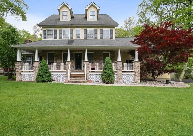 Photo 1 of Single family home for sale at 118 Hollow Dr, Stroudsburg, PA 18360 | MLS# PM-131583 | Listing updated on 2025-05-17