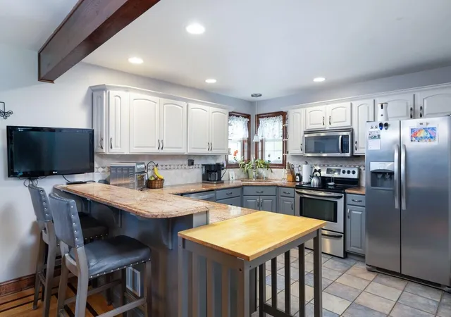 Photo 3 of Single family home for sale at 118 Hollow Dr, Stroudsburg, PA 18360 | MLS# PM-131583 | Listing updated on 2025-05-17