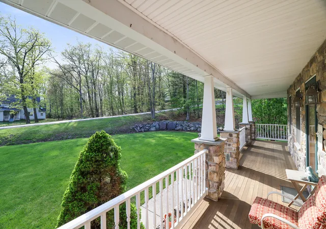 Photo 4 of Single family home for sale at 118 Hollow Dr, Stroudsburg, PA 18360 | MLS# PM-131583 | Listing updated on 2025-05-17