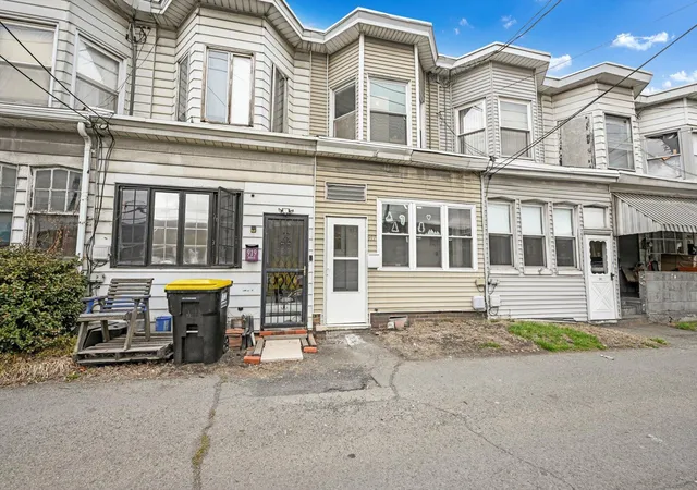 Homes for sale in Mahanoy City, PA | 917 W Centre St, Mahanoy City, PA 17948 | MLS# PM-131489