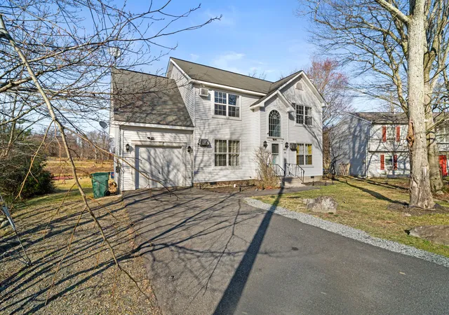 Photo 2 of Single family home for sale at 2255 Whippoorwill Dr, Tobyhanna, PA 18466 | MLS# PM-131590 | Listing updated on 2025-10-14