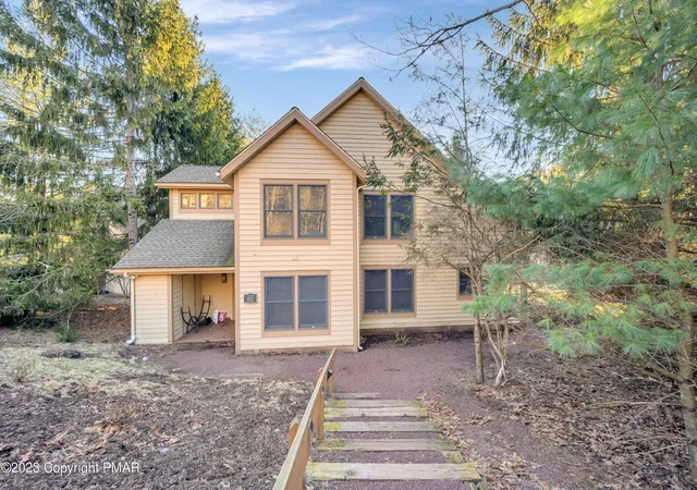 Homes for sale in Tannersville, PA | 411 Hickory Dr, Tannersville, PA 18372 | MLS# PM-131642