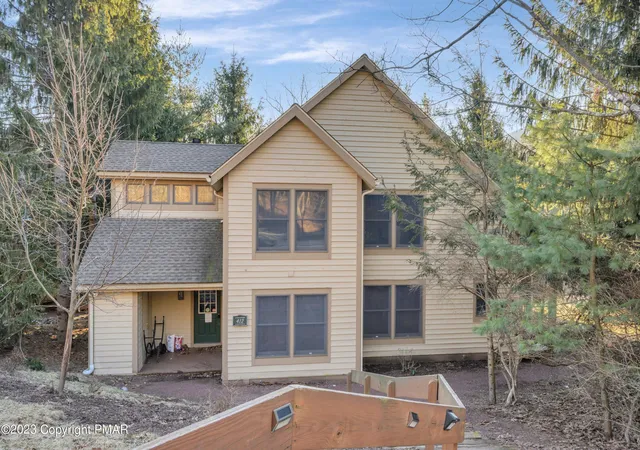 Homes for sale in Tannersville, PA | 411 Hickory Dr, Tannersville, PA 18372 | MLS# PM-131642