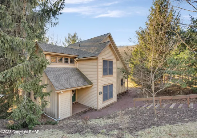 Homes for sale in Tannersville, PA | 411 Hickory Dr, Tannersville, PA 18372 | MLS# PM-131642