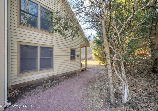 Homes for sale in Tannersville, PA | 411 Hickory Dr, Tannersville, PA 18372 | MLS# PM-131642