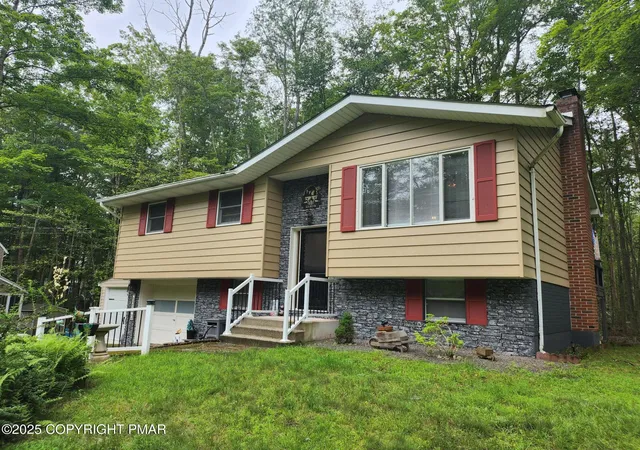 Photo 1 of Single family home for sale at 3118 Ogontz Dr S, Pocono Lake, PA 18347 | MLS# PM-131845 | Listing updated on 2025-09-19