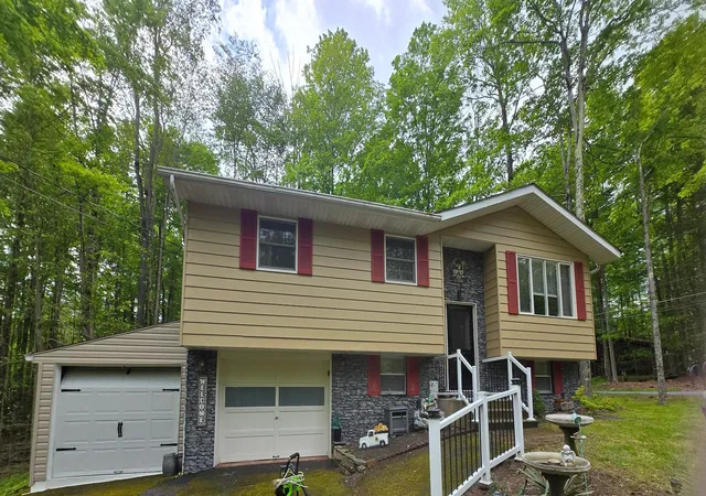 Photo 31 of Single family home for sale at 3118 Ogontz Dr S, Pocono Lake, PA 18347 | MLS# PM-131845 | Listing updated on 2025-09-19