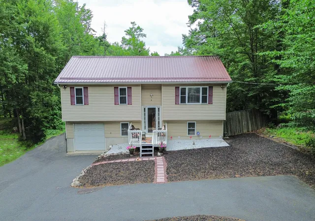 Photo 2 of Single family home for sale at 2787 Pocono Cir, Bartonsville, PA 18321 | MLS# PM-131894 | Listing updated on 2025-10-11