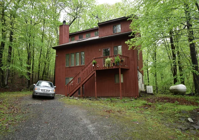 Photo 1 of Single family home for sale at 158 Saunders Dr, Bushkill, PA 18324 | MLS# PM-132525 | Listing updated on 2025-10-07